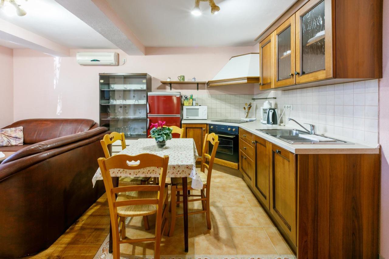 Apartment Eni Selce Esterno foto