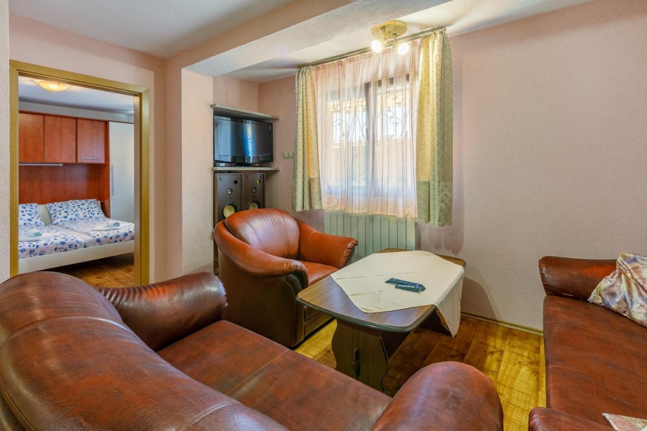 Apartment Eni Selce Esterno foto